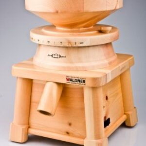 Waldner Osttiroler Getreidemühle Family in Zirbel lackiert